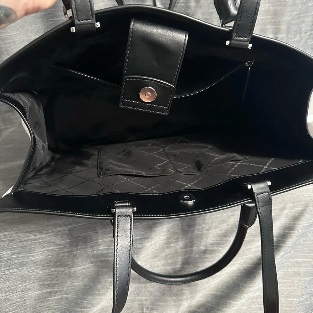 Micheal Kors Everly Tote in Black and White Multi - Picture 8 of 9